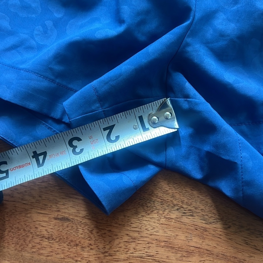 GapFit Size XS Petite Leopard Print Blue Shorts - Picture 6 of 7